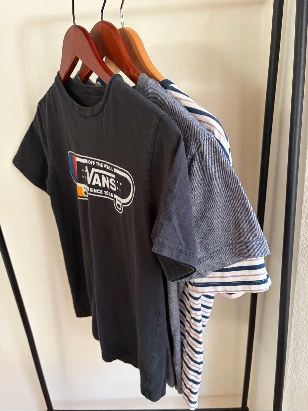 3 for $10-Vans Black Logo T-Shirt /2 Old Navy Shirts 
Boys Size 10-12 
14-16